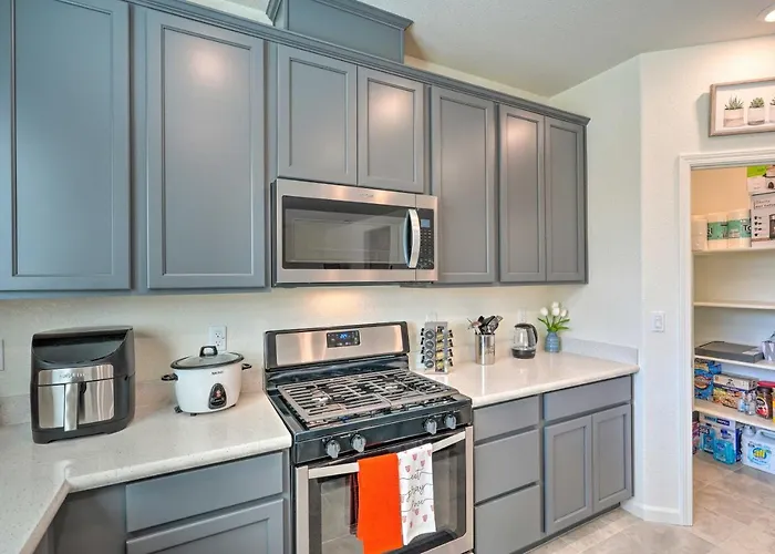 Sacramento Retreat W/ Yard ~ 13 Mi To Dtwn!