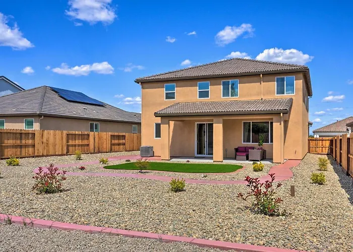 Sacramento Retreat W/ Yard ~ 13 Mi To Dtwn!