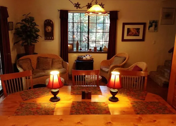 Sweet Retreat: Theater, Pool/Ping-Pong, Quiet!