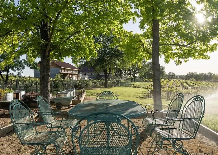 Fraser Family Vineyard Estate Pet-Friendly Home