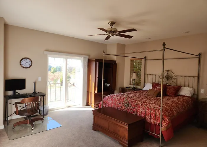Fraser Family Vineyard Estate Pet-Friendly Home