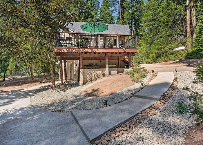 1 Mi To Jenkinson Lake: 'Apple'S Chalet' W/ Deck